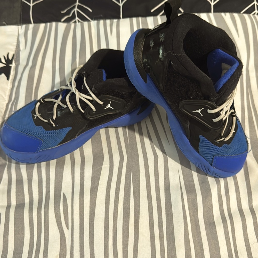 Boys 10c Jordan sneakers